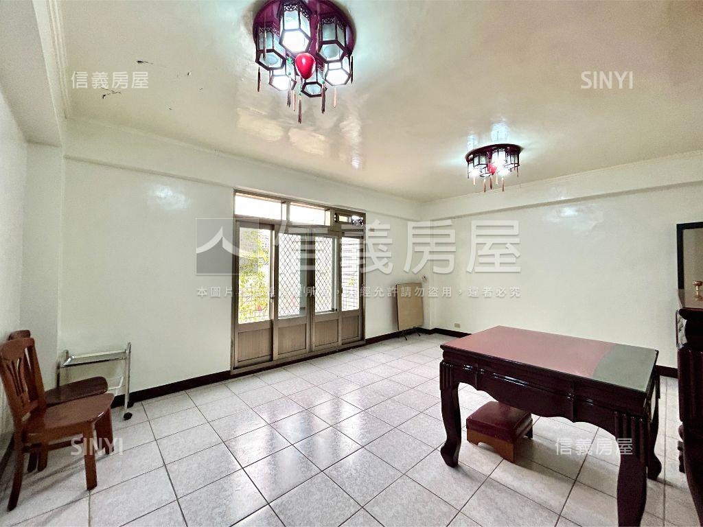近南勢角站●有車庫透天厝房屋室內格局與周邊環境