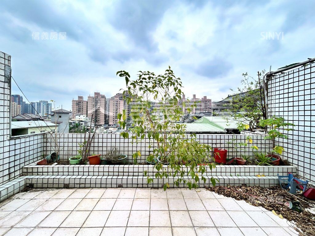 近南勢角站●有車庫透天厝房屋室內格局與周邊環境