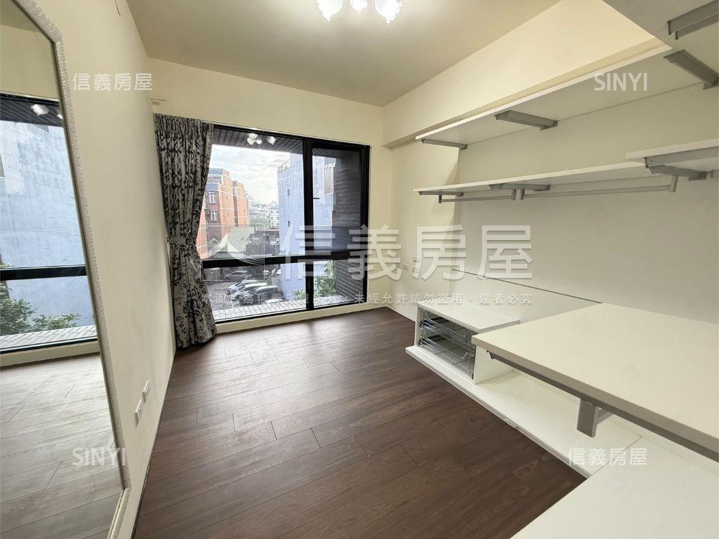 專任。桃大泰極美３房車位房屋室內格局與周邊環境