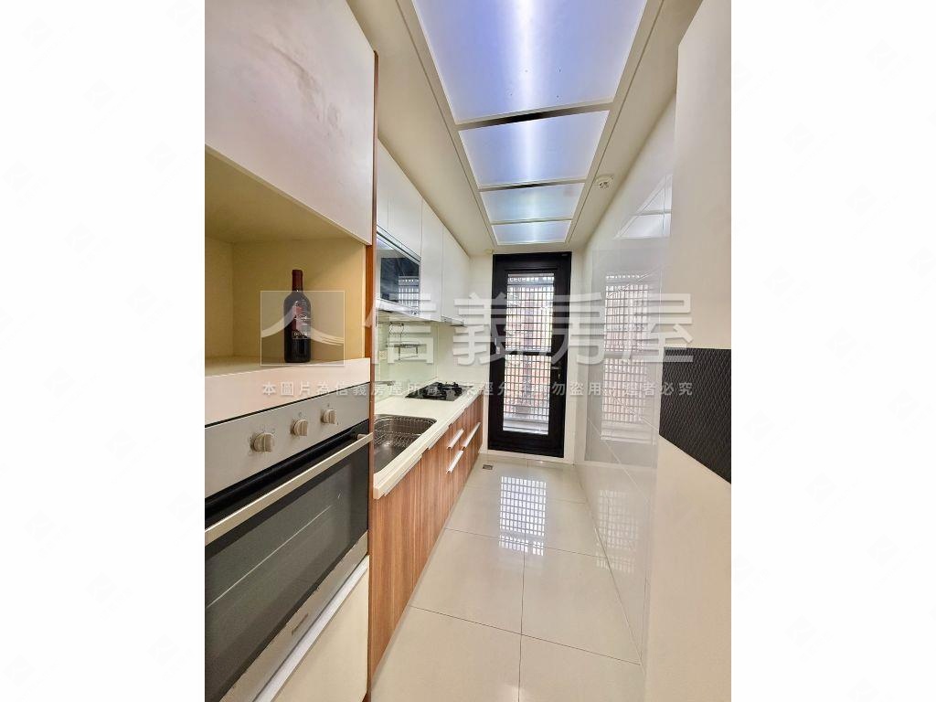 專任。桃大泰極美３房車位房屋室內格局與周邊環境