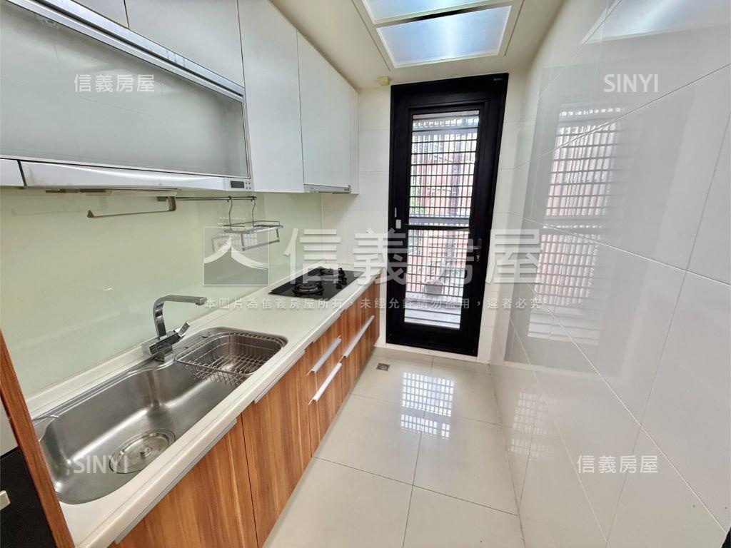 專任。桃大泰極美３房車位房屋室內格局與周邊環境