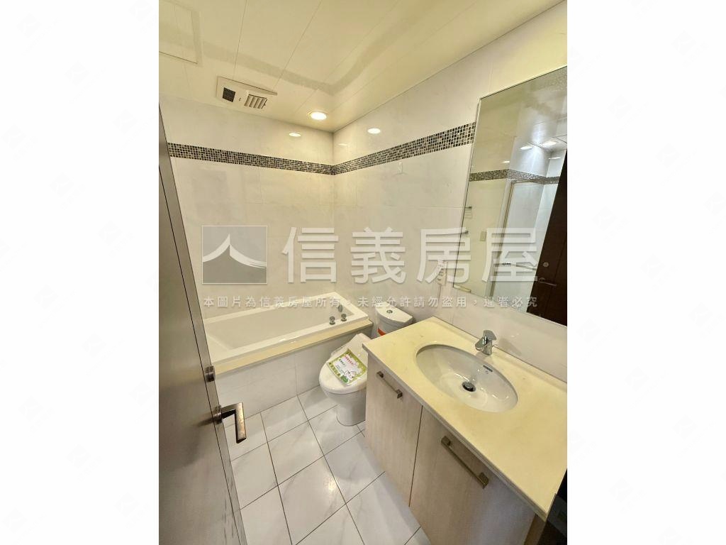 專任。桃大泰極美３房車位房屋室內格局與周邊環境