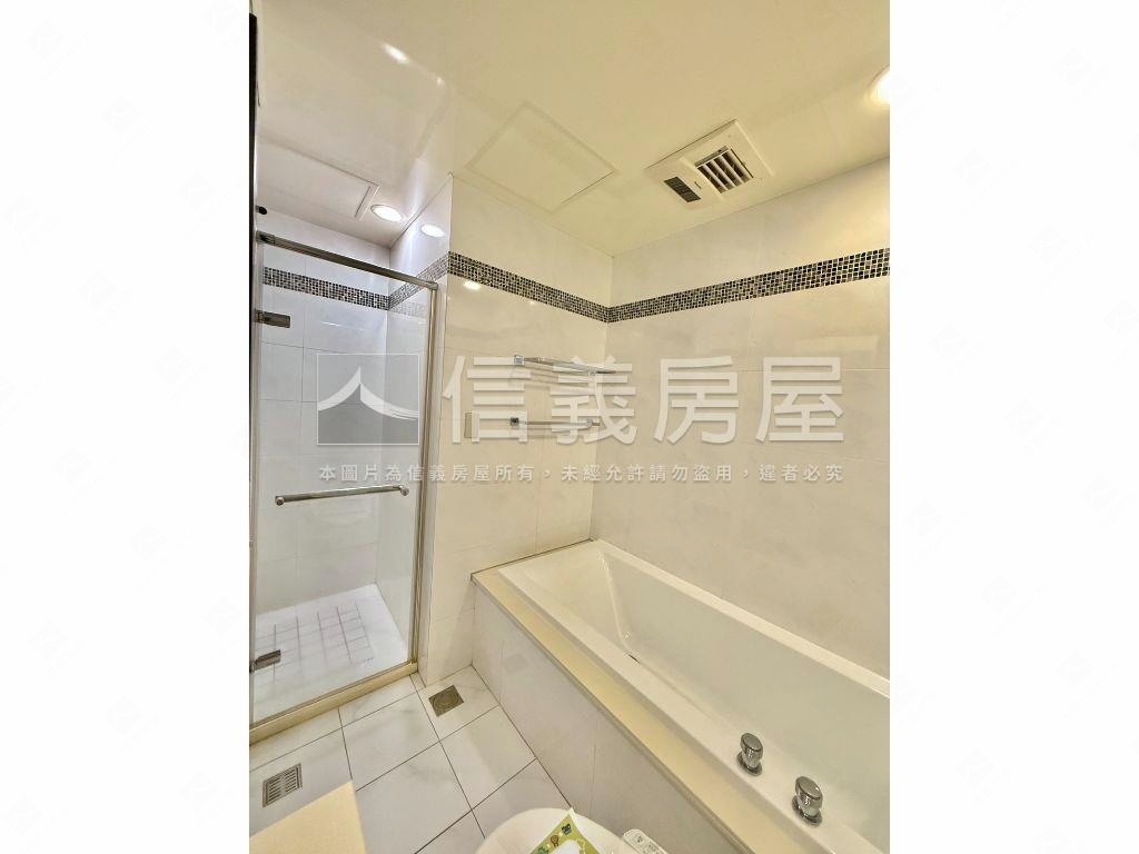 專任。桃大泰極美３房車位房屋室內格局與周邊環境