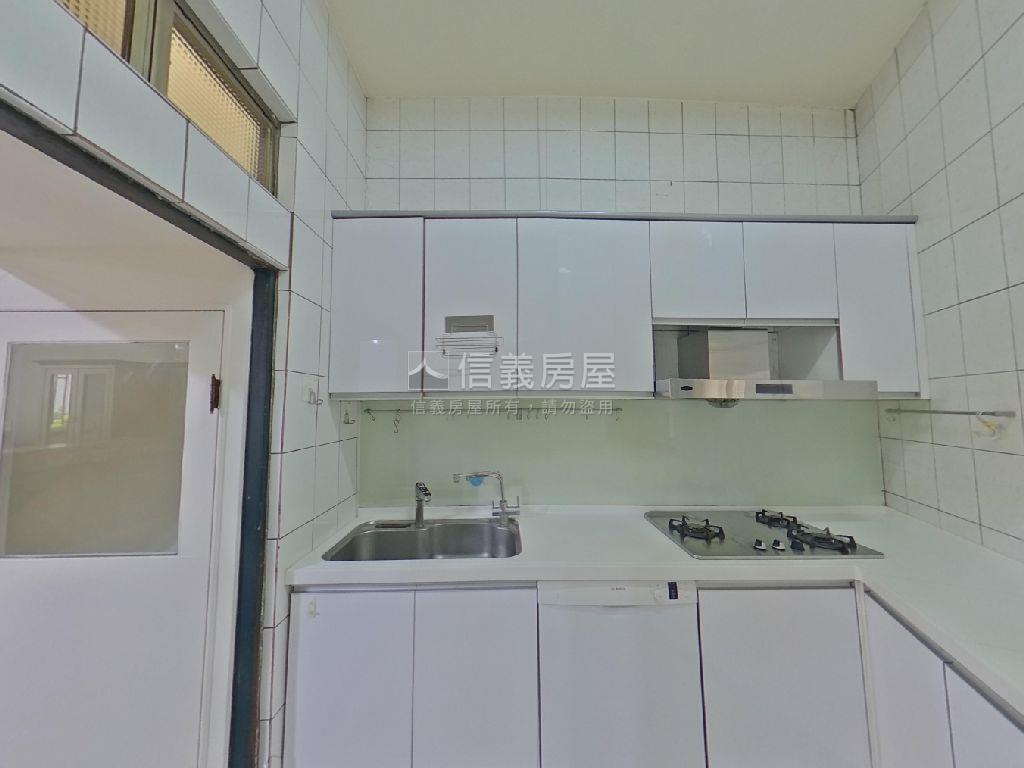 推薦｜崙平南路信義美墅房屋室內格局與周邊環境