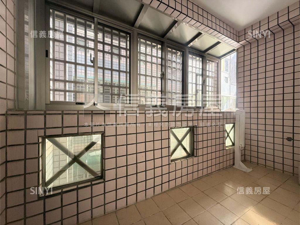 近藝文特區同安街四房車位房屋室內格局與周邊環境