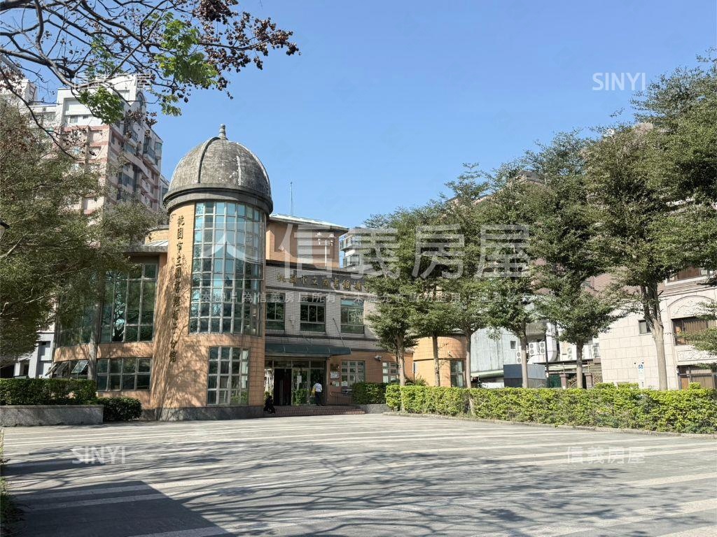 近藝文特區同安街四房車位房屋室內格局與周邊環境