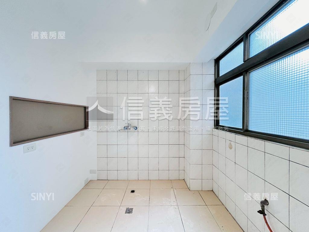 近藝文特區同安街四房車位房屋室內格局與周邊環境