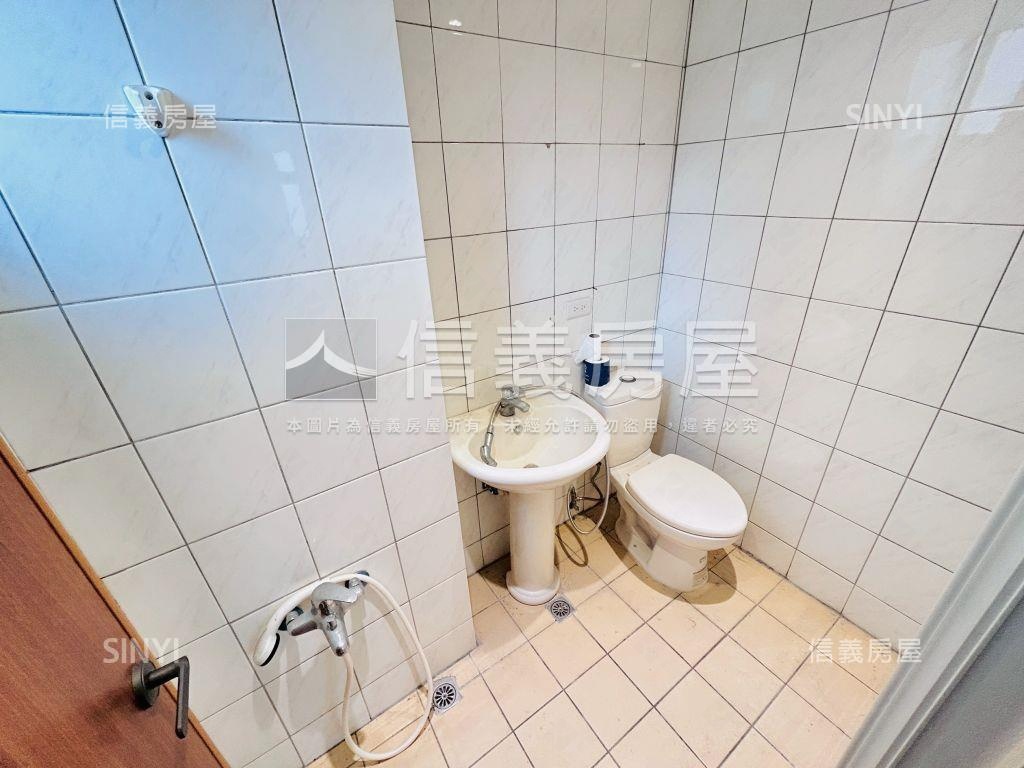 近藝文特區同安街四房車位房屋室內格局與周邊環境