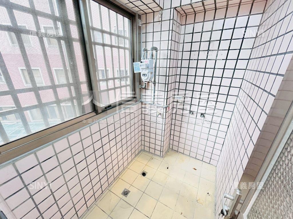 近藝文特區同安街四房車位房屋室內格局與周邊環境