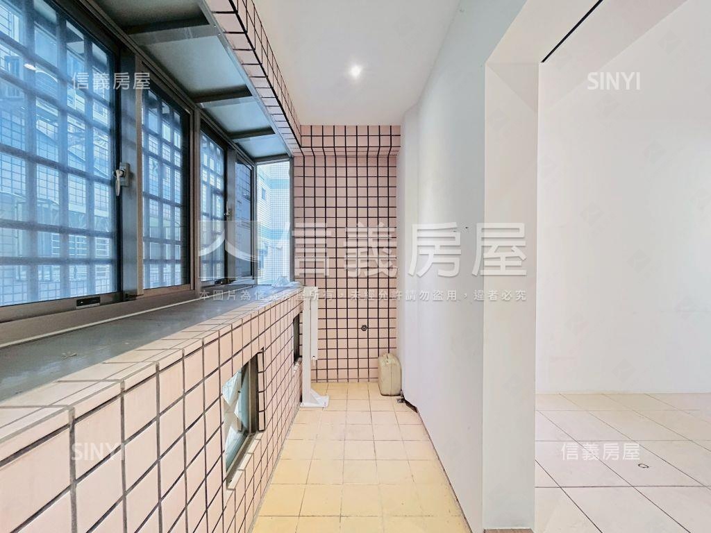 近藝文特區同安街四房車位房屋室內格局與周邊環境