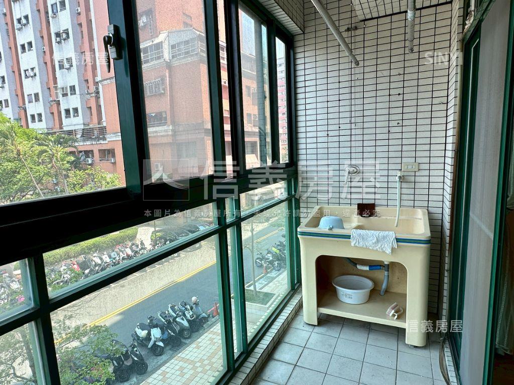 曉明Ｉ世代美三房平車房屋室內格局與周邊環境