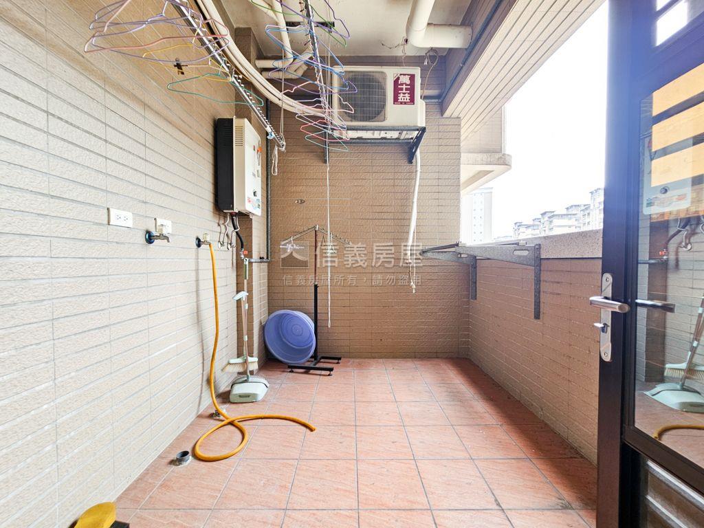 ★龍騰御璽兩房車位★房屋室內格局與周邊環境