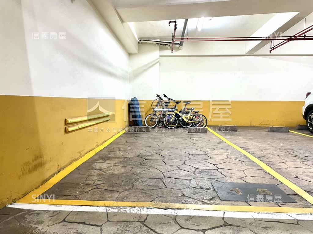 維多利亞四房平車房屋室內格局與周邊環境
