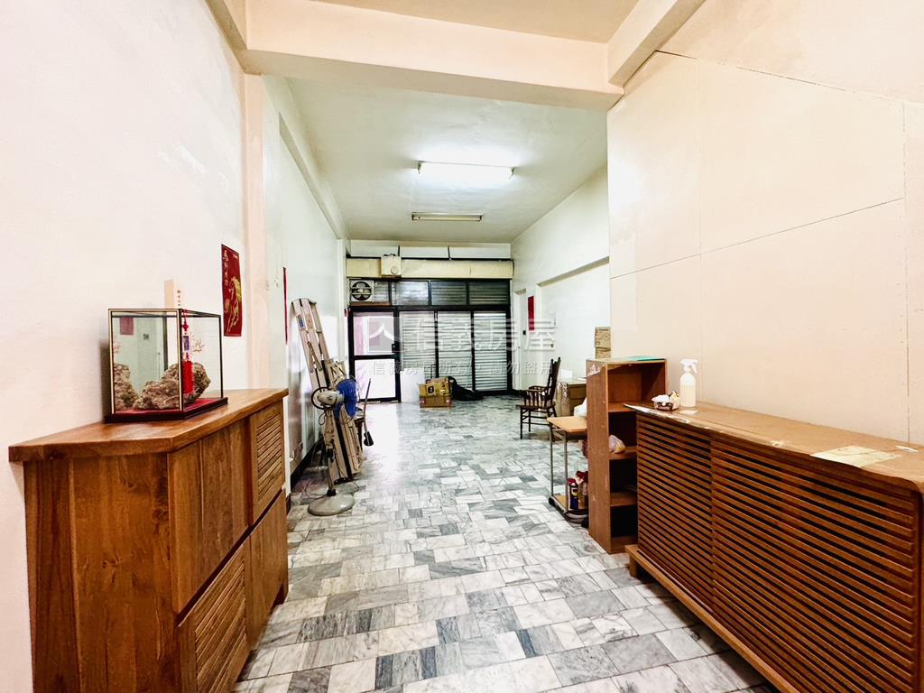 輕軌超值建興大昌四樓透店房屋室內格局與周邊環境