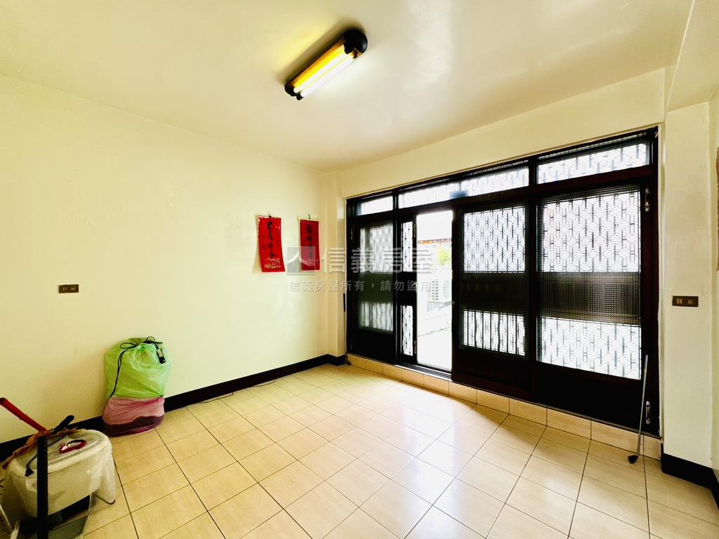 輕軌超值建興大昌四樓透店房屋室內格局與周邊環境