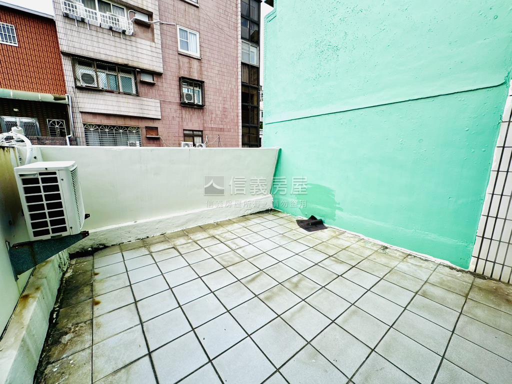 輕軌超值建興大昌四樓透店房屋室內格局與周邊環境