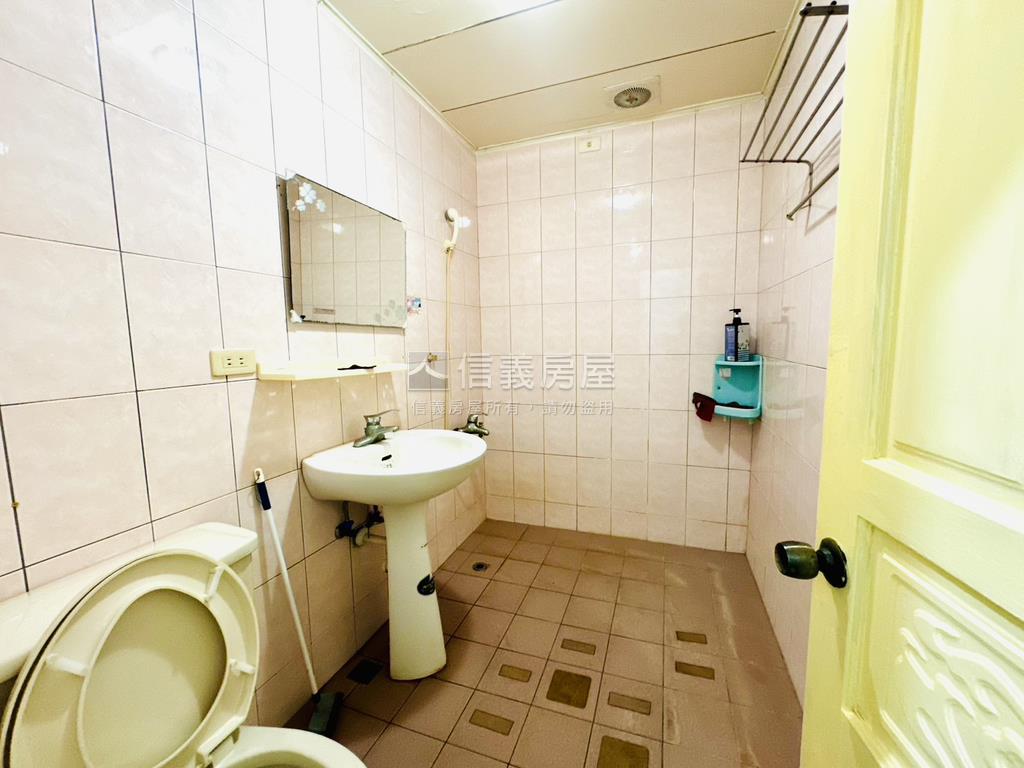 輕軌超值建興大昌四樓透店房屋室內格局與周邊環境