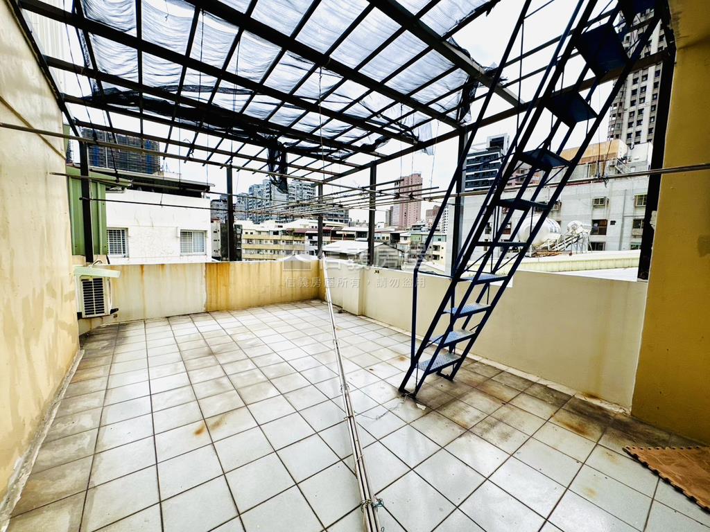 輕軌超值建興大昌四樓透店房屋室內格局與周邊環境