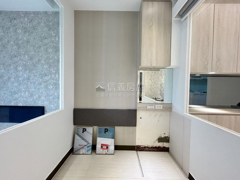 皇宮近捷運管理兩房房屋室內格局與周邊環境
