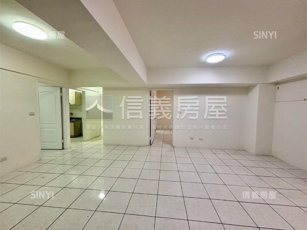 德賢商圈名人香榭大４房房屋室內格局與周邊環境