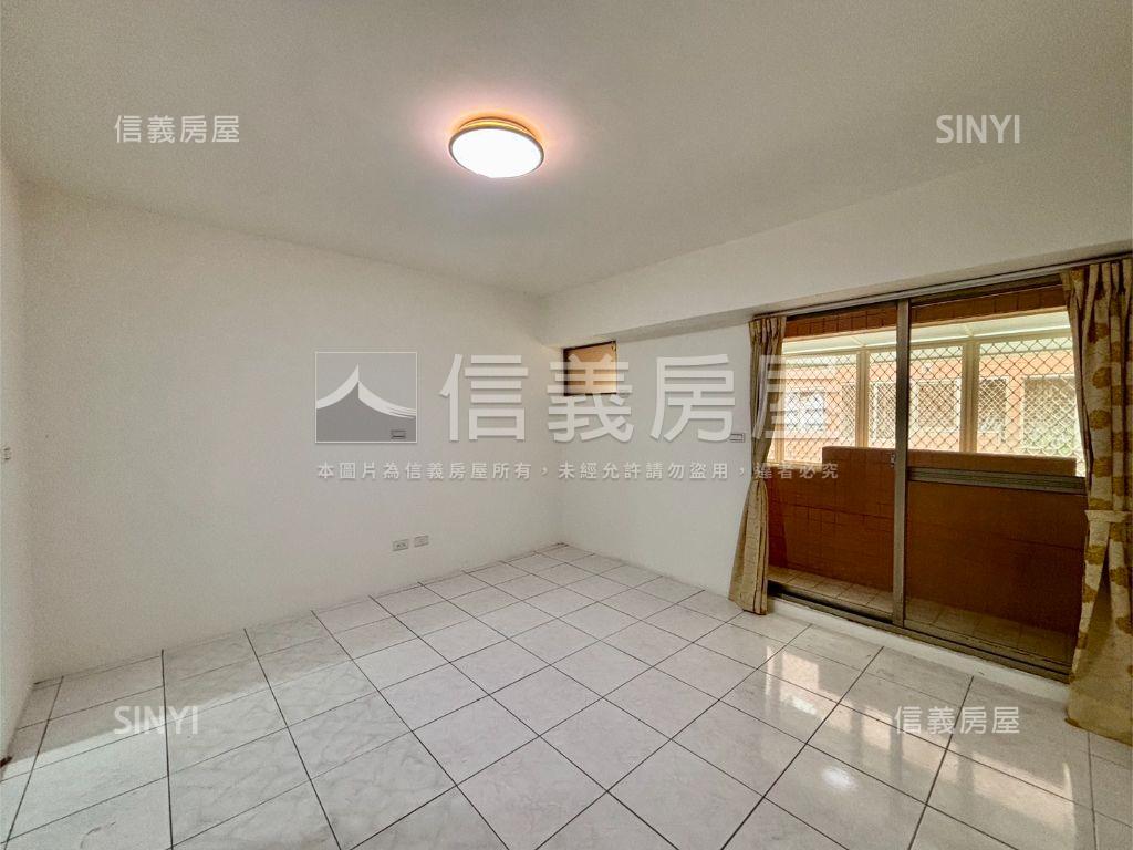 德賢商圈名人香榭大４房房屋室內格局與周邊環境
