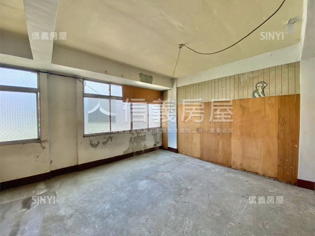 遊園路角間透天店面三角窗房屋室內格局與周邊環境