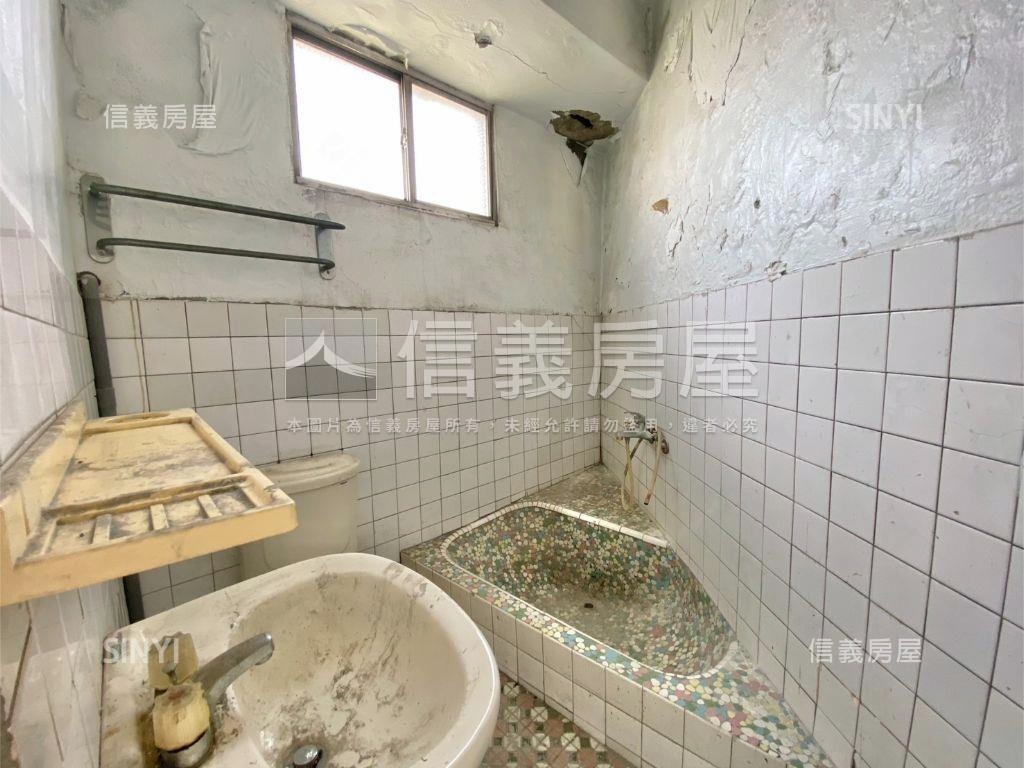 遊園路角間透天店面三角窗房屋室內格局與周邊環境