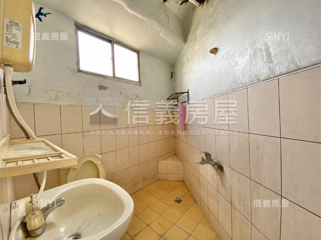 遊園路角間透天店面三角窗房屋室內格局與周邊環境