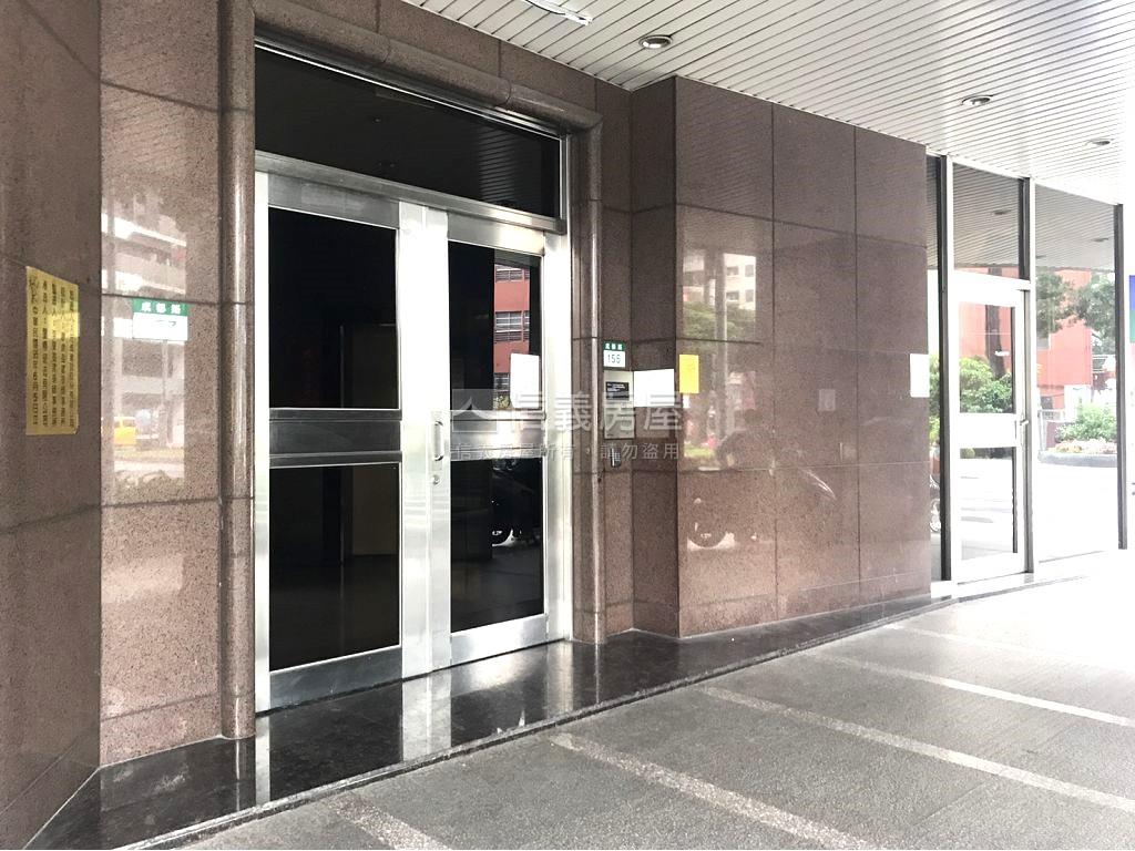 面校園景觀電梯一房房屋室內格局與周邊環境