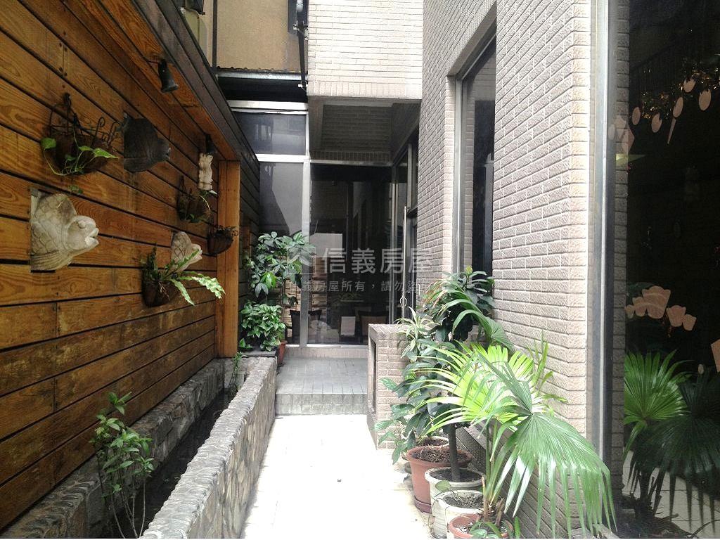 面校園景觀電梯一房房屋室內格局與周邊環境