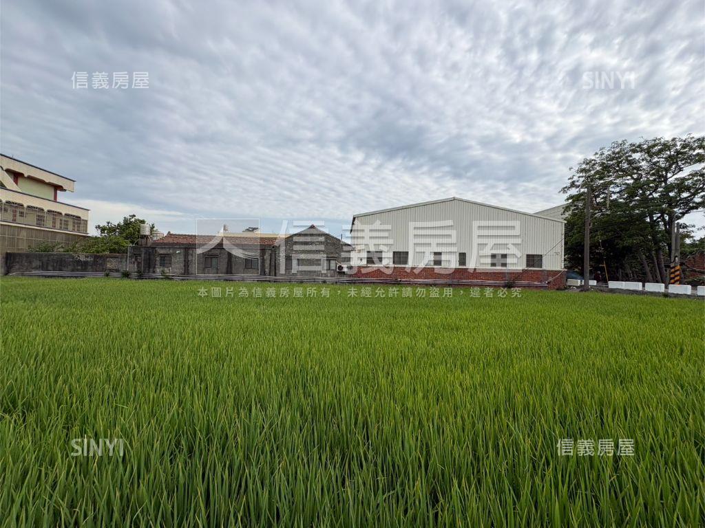 雙面臨路！都計內土地房屋室內格局與周邊環境