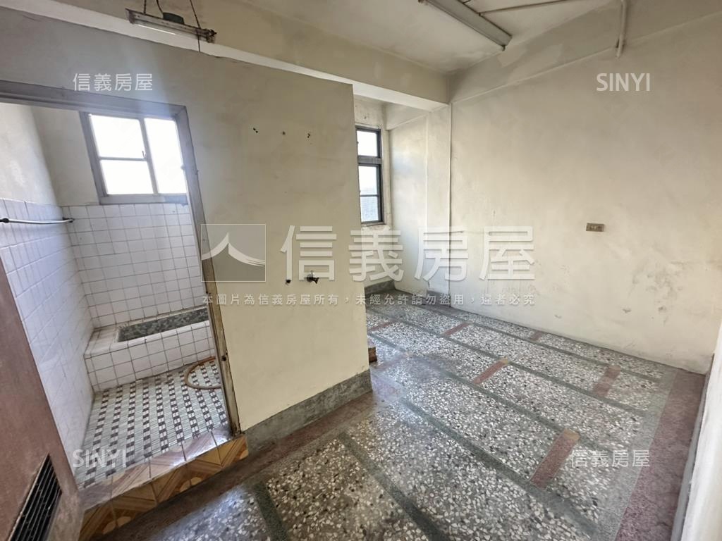 正中華西路店面房屋室內格局與周邊環境