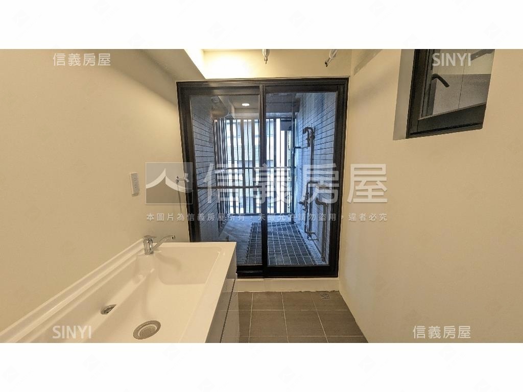 鉅虹映一彎綠朝南三房平車房屋室內格局與周邊環境