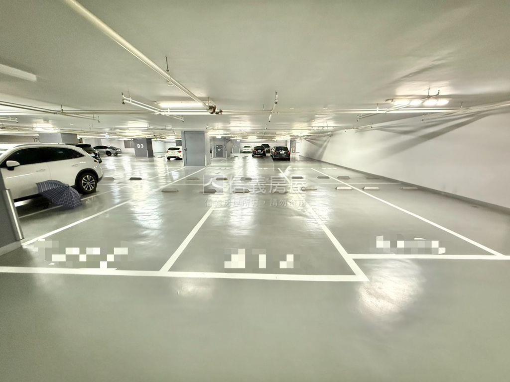 由鉅大謙裝潢四房附三車位房屋室內格局與周邊環境