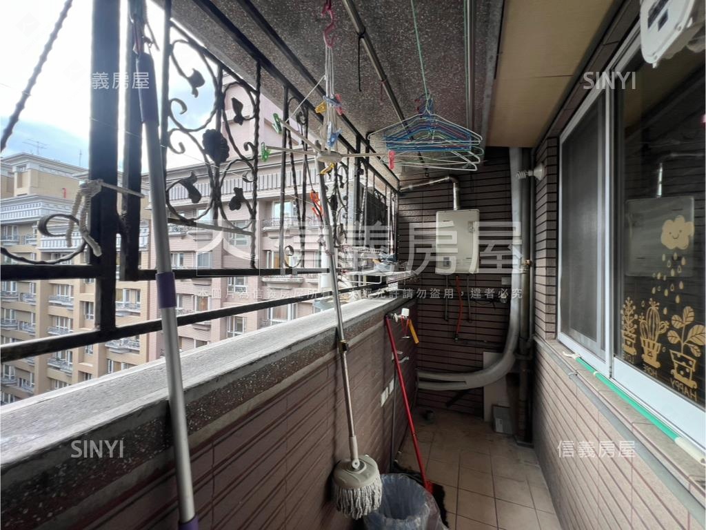 １８甲北歐風３房車位房屋室內格局與周邊環境