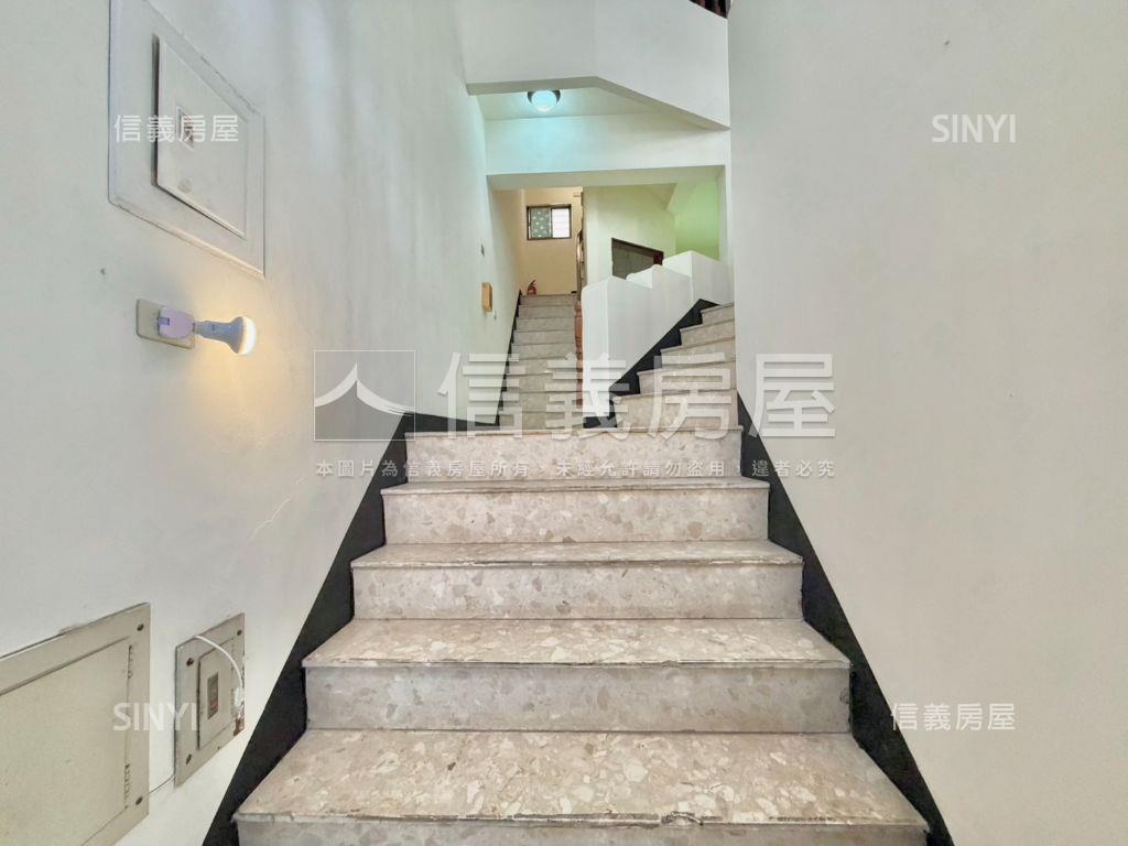 賢北面寬挑高樓中樓車墅房屋室內格局與周邊環境