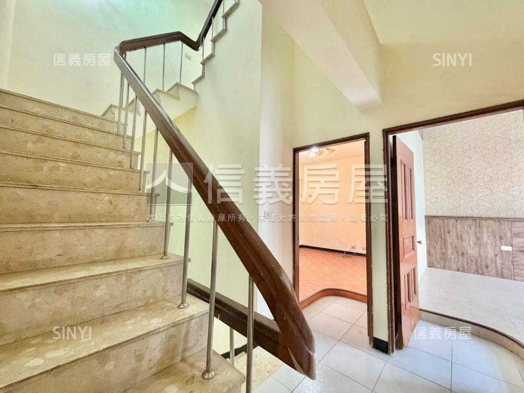 賢北面寬挑高樓中樓車墅房屋室內格局與周邊環境