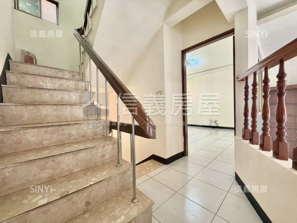 賢北面寬挑高樓中樓車墅房屋室內格局與周邊環境