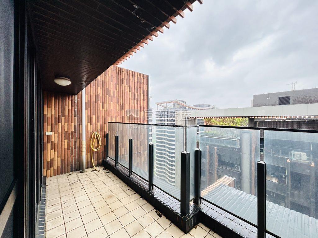 海洋都心１樓中樓房屋室內格局與周邊環境