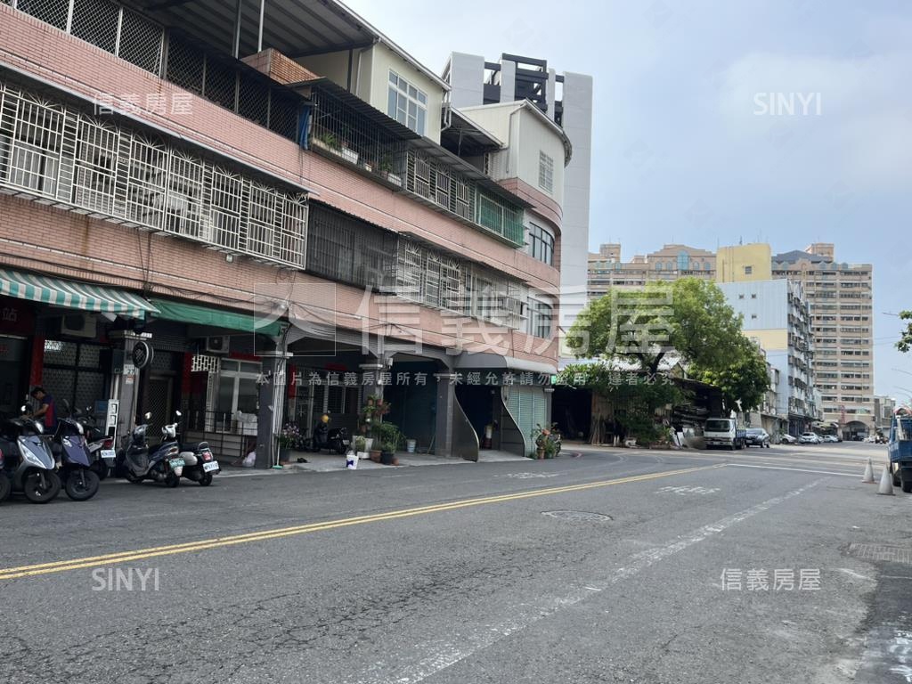 鳳山連號大地坪雙店透房屋室內格局與周邊環境