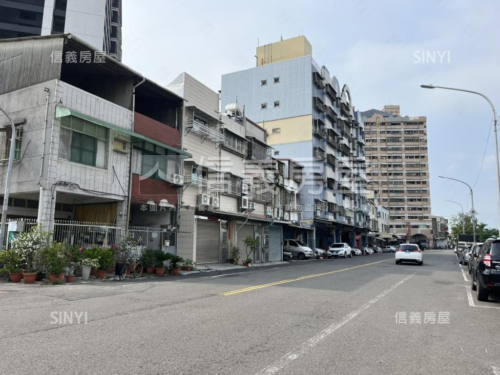 鳳山連號大地坪雙店透房屋室內格局與周邊環境