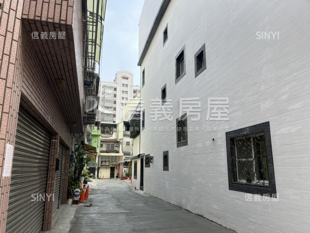 鳳山連號大地坪雙店透房屋室內格局與周邊環境