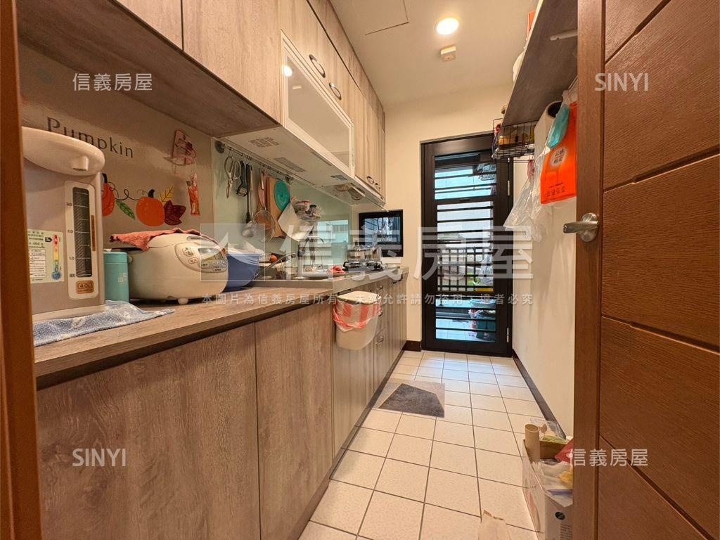 專任邊間心天地三房大車位房屋室內格局與周邊環境