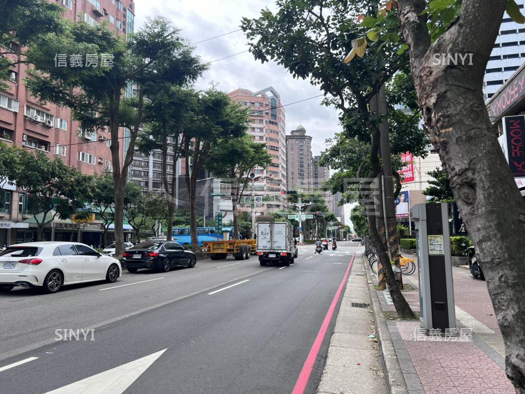 中正路近未來捷運傳家店面房屋室內格局與周邊環境