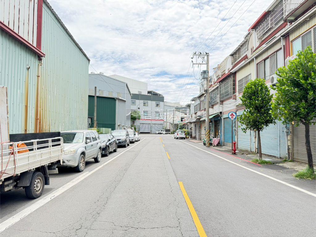 仁武成家美車墅房屋室內格局與周邊環境