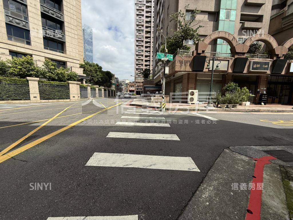 鄰信義計畫區可店可辦房屋室內格局與周邊環境