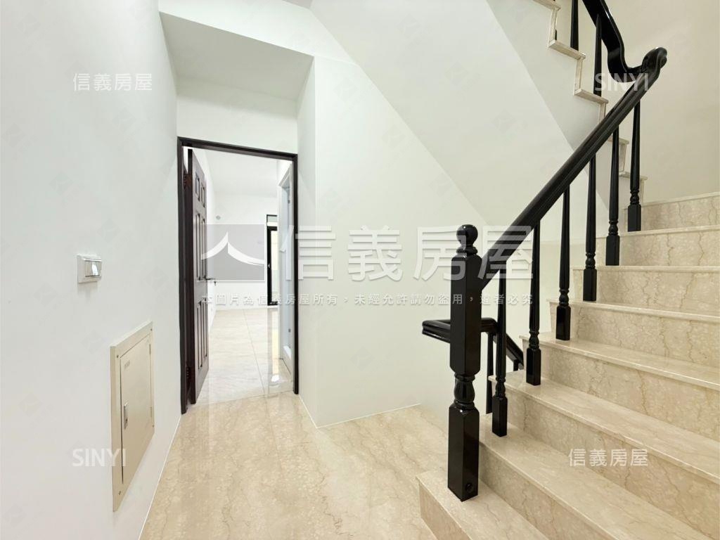 五甲採光好煥新美車庫透天房屋室內格局與周邊環境