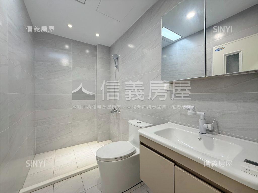 五甲採光好煥新美車庫透天房屋室內格局與周邊環境