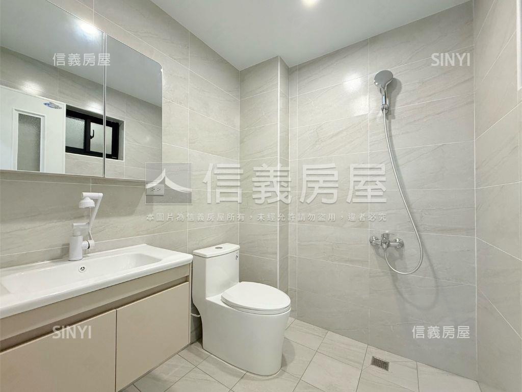 五甲採光好煥新美車庫透天房屋室內格局與周邊環境