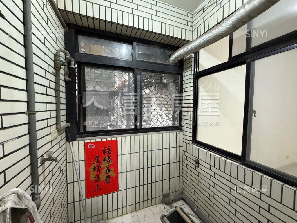 近捷運～秀山二樓極品美寓房屋室內格局與周邊環境